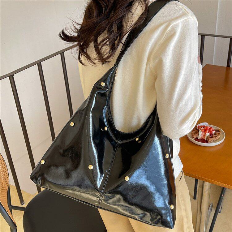 2026新款潮流时髦手提辣妹风腋下包女通勤大容量个性铆钉托特大包