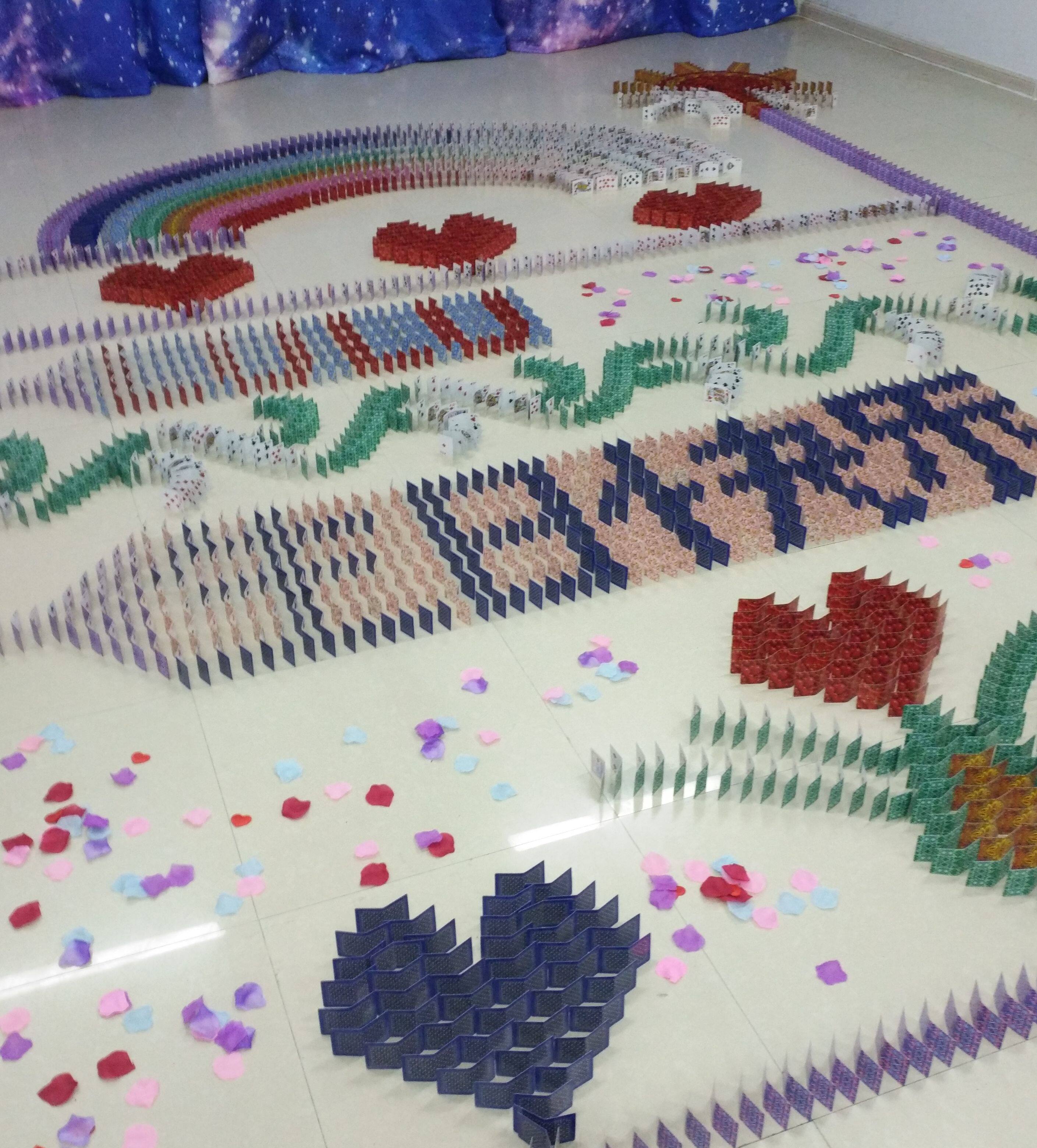 浪漫多米诺纸牌