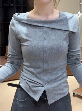 灰色一字领纽扣长袖t恤女春季打底衫2026年新款显瘦百搭气质上衣