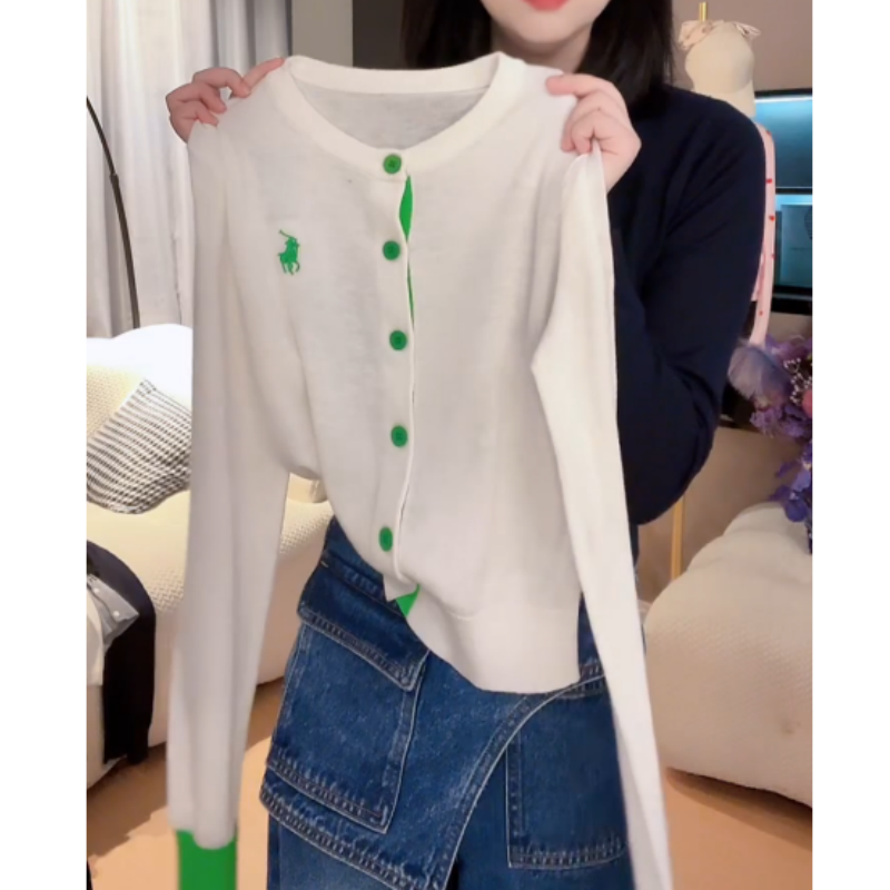 早春高级感绿色纽扣短款开衫女秋季欧货大牌气质宽松大码白色上衣