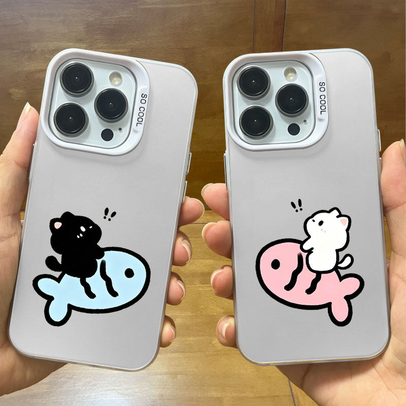 骑鱼猫咪苹果17手机壳iPhone16promax华为nova14/m80彩银p70荣耀600小米15/k90适用VIVOIQOO13一加OPPOFindx9