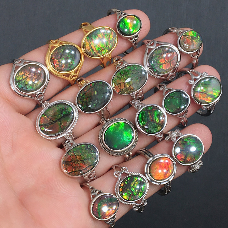 捡漏镶嵌多色刻面大卫星斑彩石