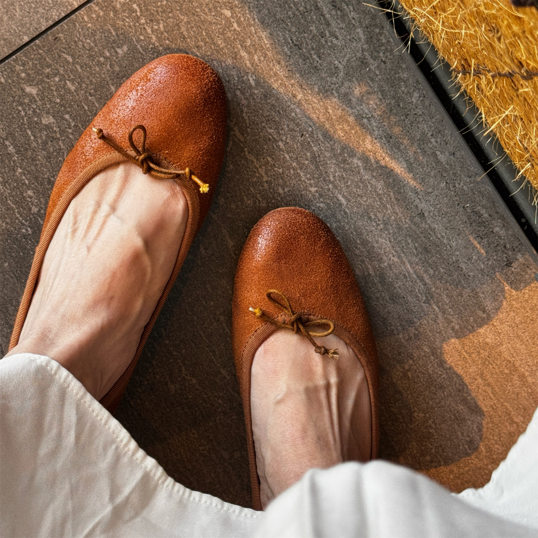 CZCAICAI2025年新款圆头蝴蝶结芭蕾马皮黑色单鞋女