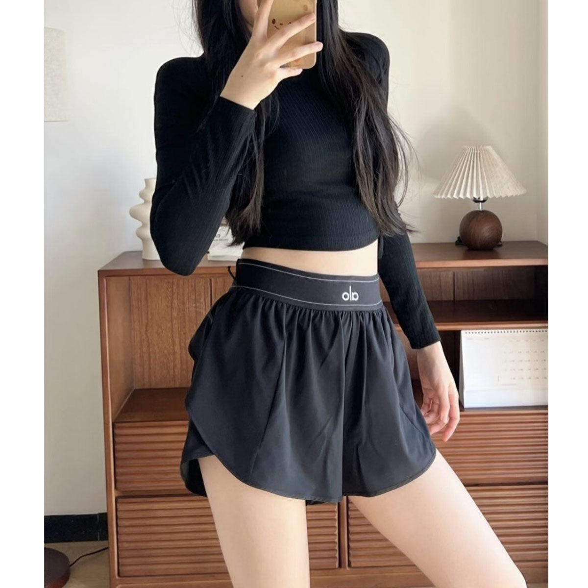 aloYoga无压力速干瑜伽短裤女