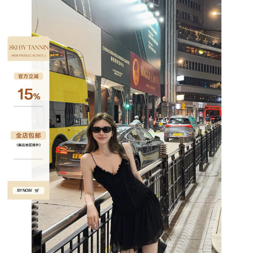 skibyTannin绑带V领露背小黑裙