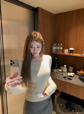 ski by Tannin赤兔 智性偏爱 巨显身材的修身纽扣兔绒羊毛针织衫