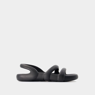 Negro Camper Kobarah Flat 黑色光面小牛皮凉鞋