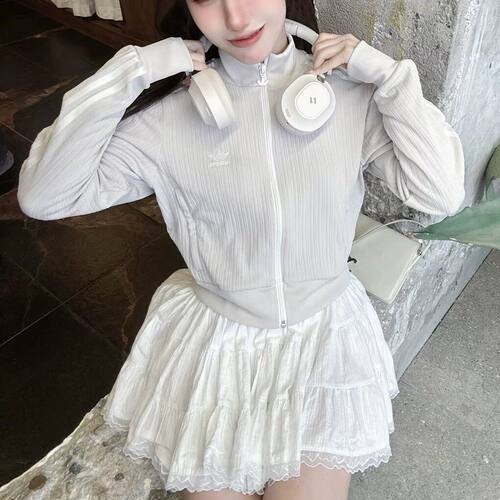 阿迪达斯三叶草女子短款立领夹克