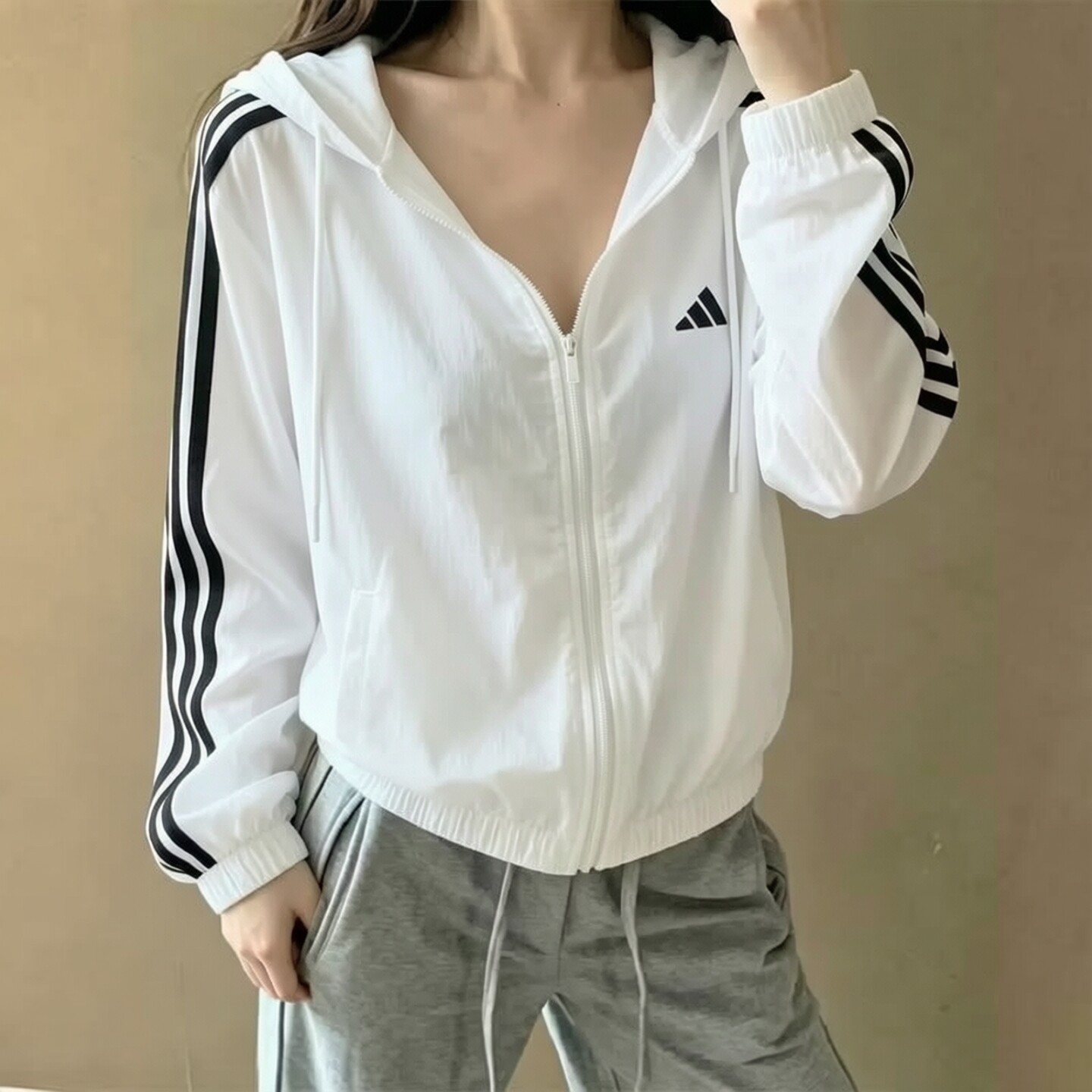 阿迪达斯女装秋季新款运动夹克