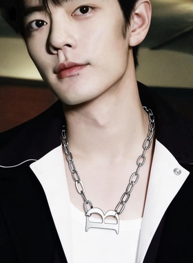 肖战同款钛钢B字母吊坠锁骨链