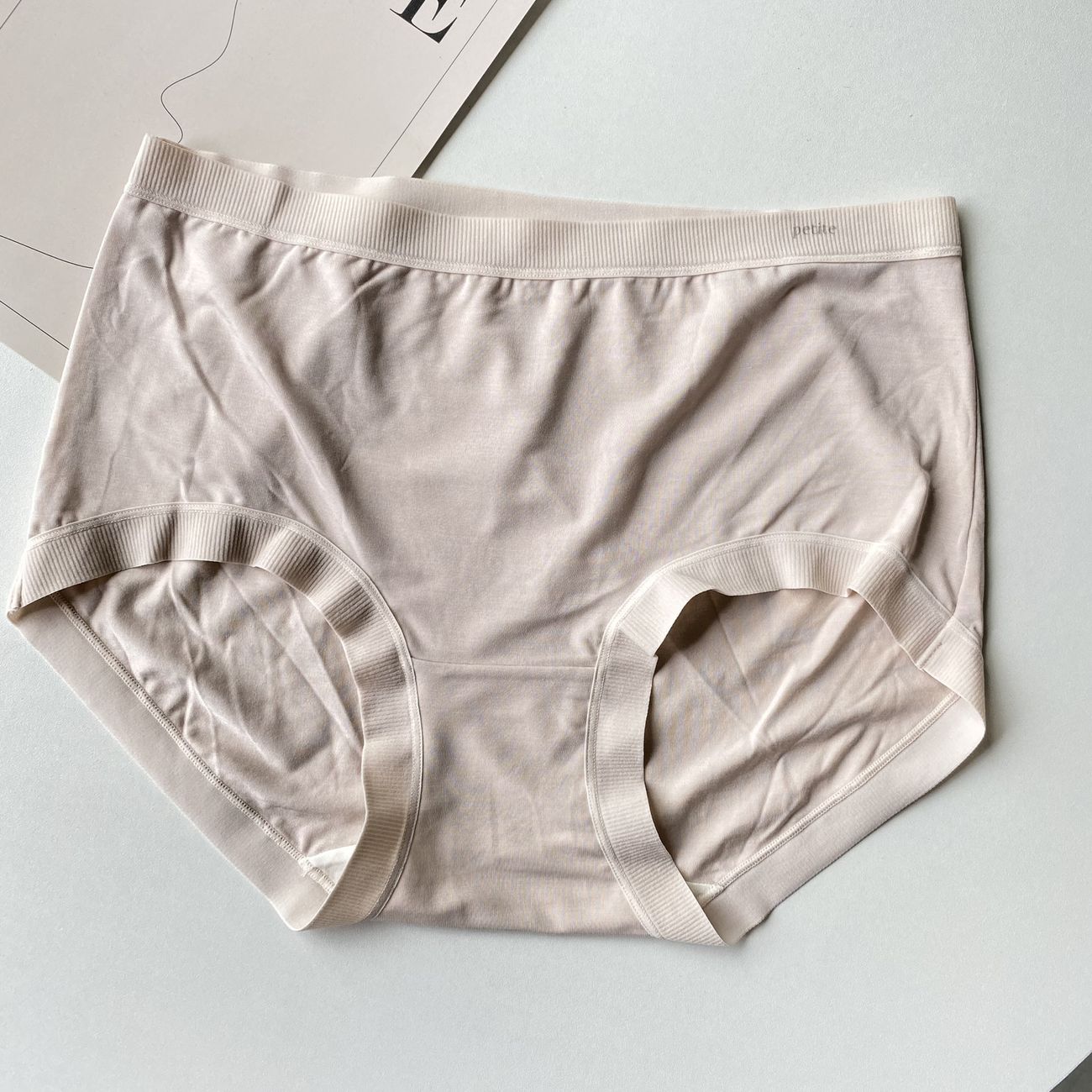 纯色莫代尔80支女士内裤平角简约中腰透气无痕舒适微胖短裤包臀