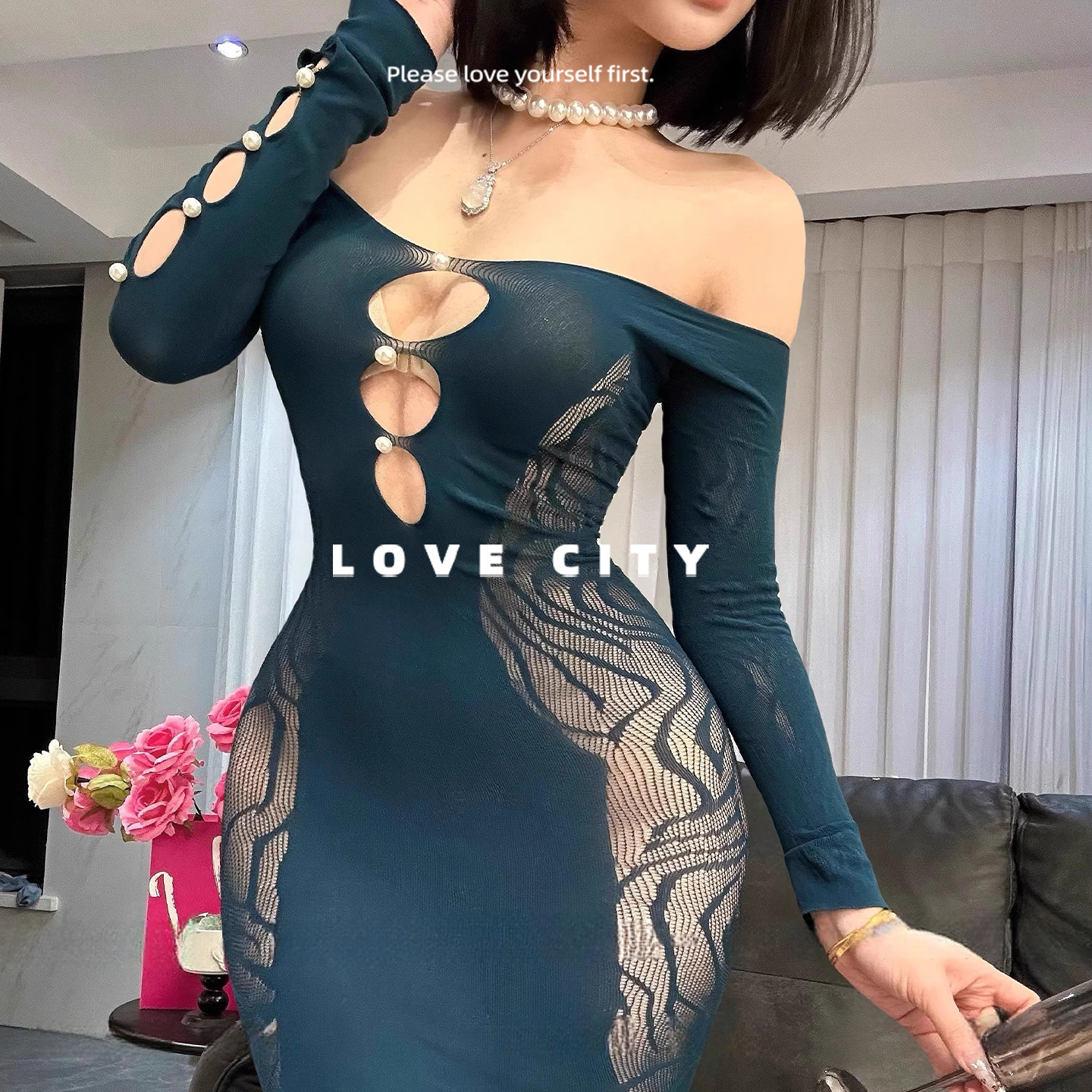 LOVECITY「浓情尤物」性感辣妹风珍珠点缀修身包臀裙网衣性感纯欲