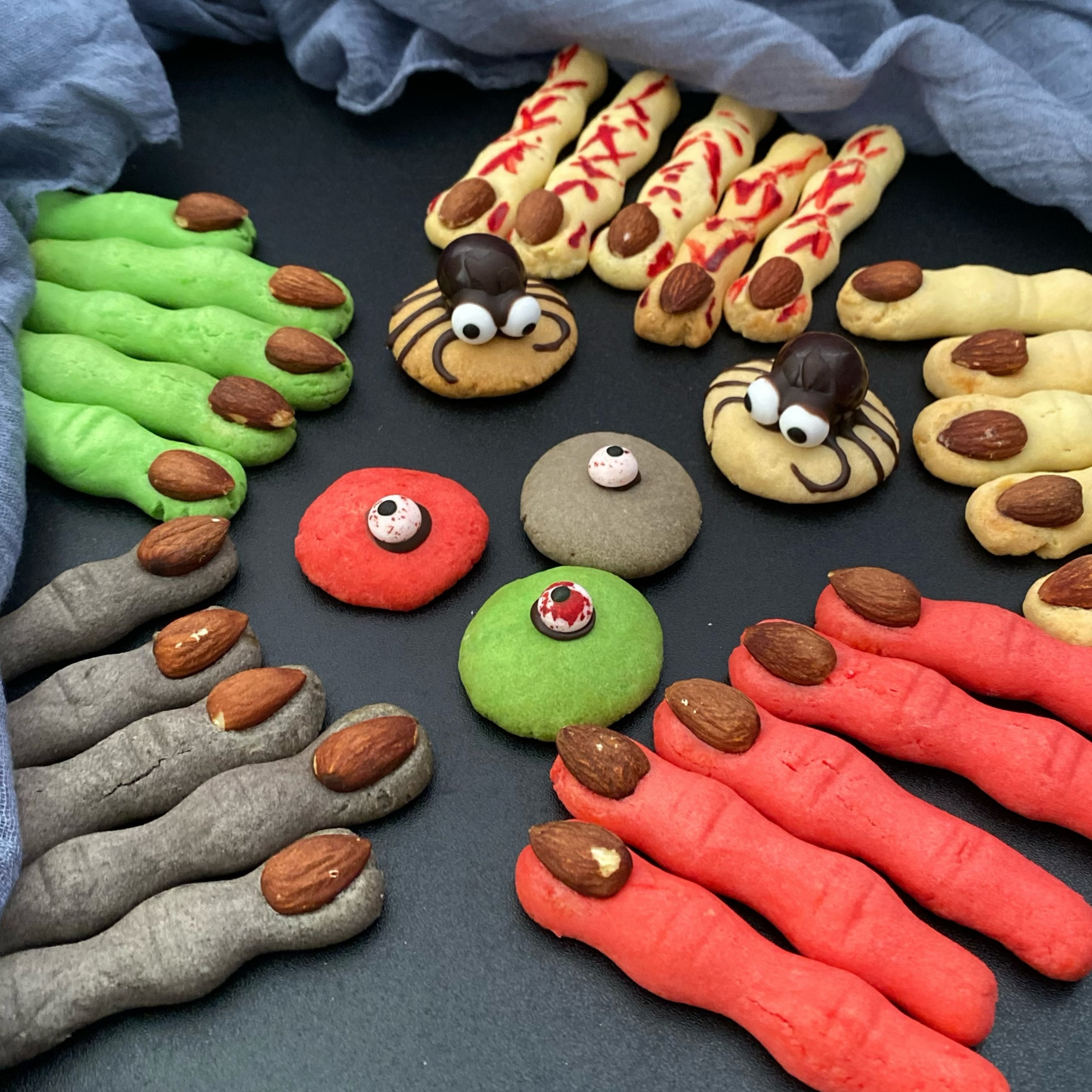 万圣节女巫手指饼干曲奇眼珠眼睛蜘蛛礼盒创意搞怪零食儿童送礼物