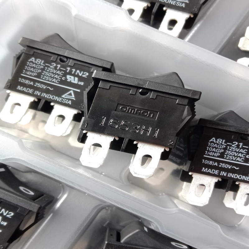 欧姆龙OMRON  A8L-21-11N2 船型开关10A 250V 4脚2档 日本进口