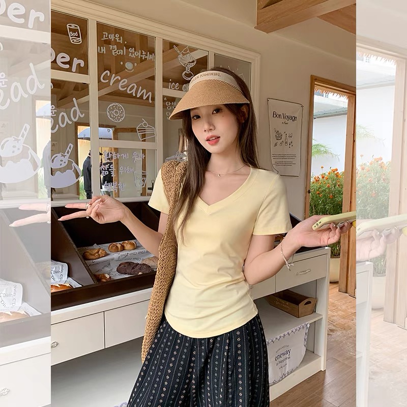 正肩甜辣v领街头短袖t恤女2025夏季新款低领收腰显瘦别致绝美上衣