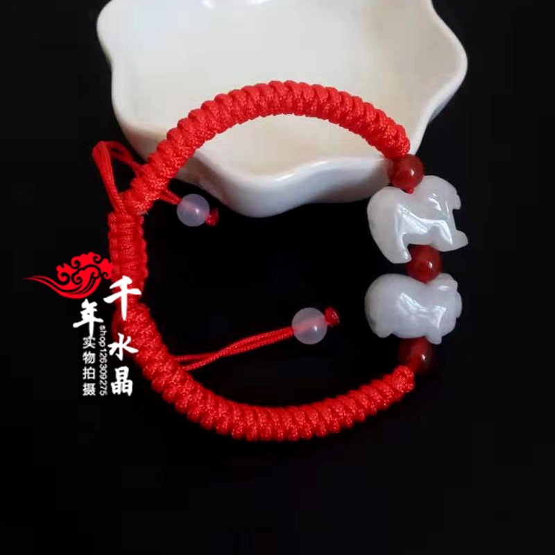 2026年属兔随身吉祥物羊猪兔三合翡翠招财红绳脚链