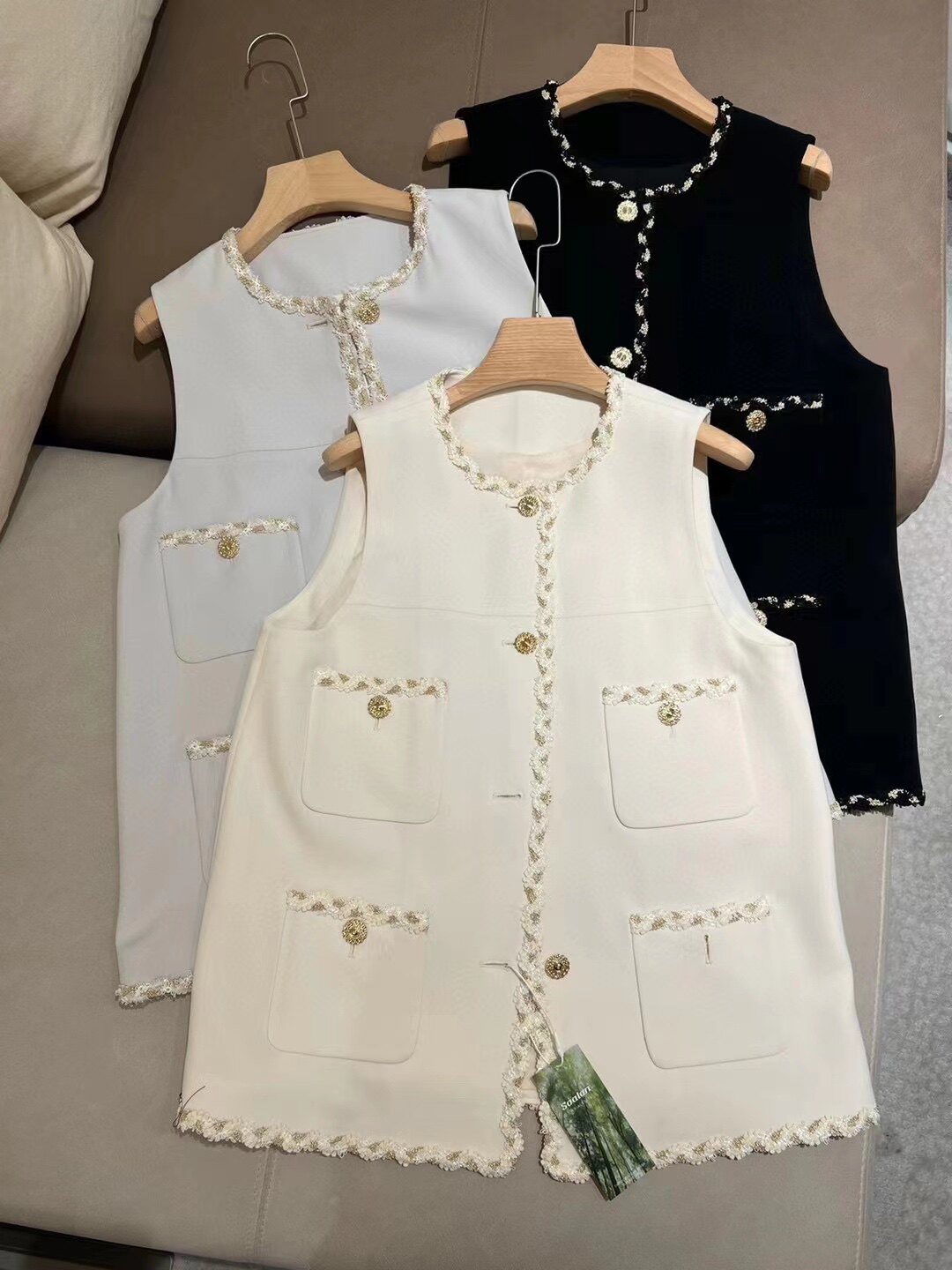 所遇即温柔 圆领无袖单排扣口袋三醋酸马夹外套女2023年夏季新款