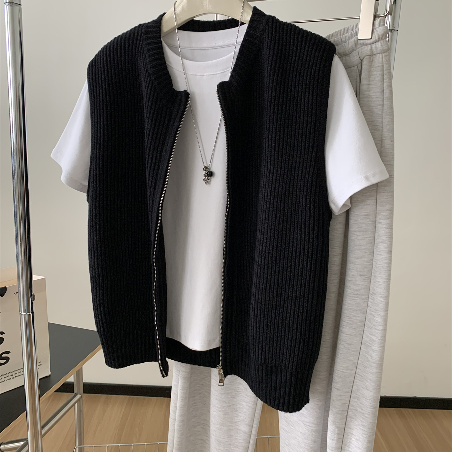 气质老钱风秋冬得穿针织马甲背心