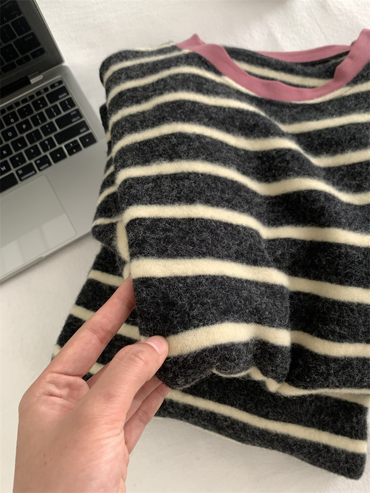 撞色圆领兔毛绒条纹T恤