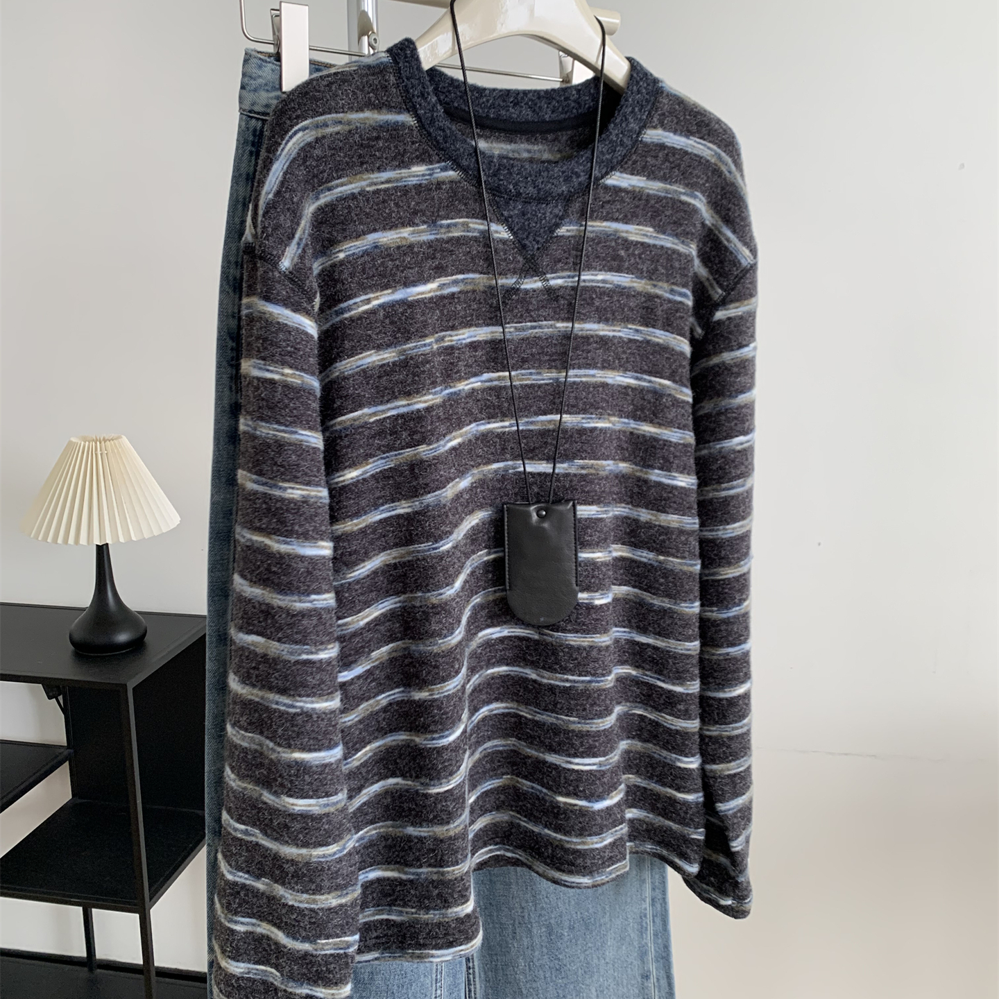 设计感彩条圆领仿兔绒套头卫衣