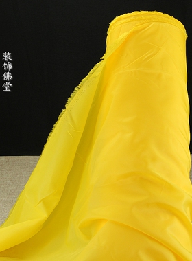 佛堂装饰黄布红布包裹佛像