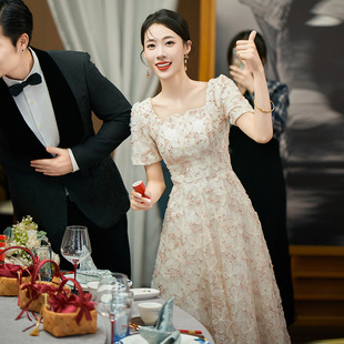 方领蕾丝敬酒服新娘小个子订婚连衣裙平时可穿回门礼服女短袖冬季