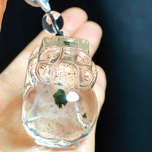东海水晶天然雕刻貔貅绿幽灵吊坠男女款项链百搭吊坠毛衣链饰品