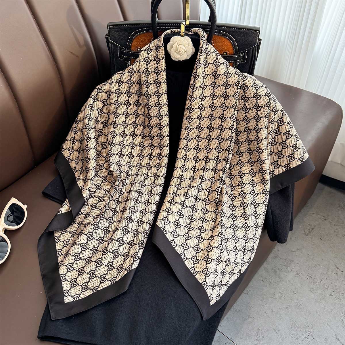 格子围巾斜纹绸大方巾旅游防晒披肩装饰头巾90cm字母丝巾新款跨境