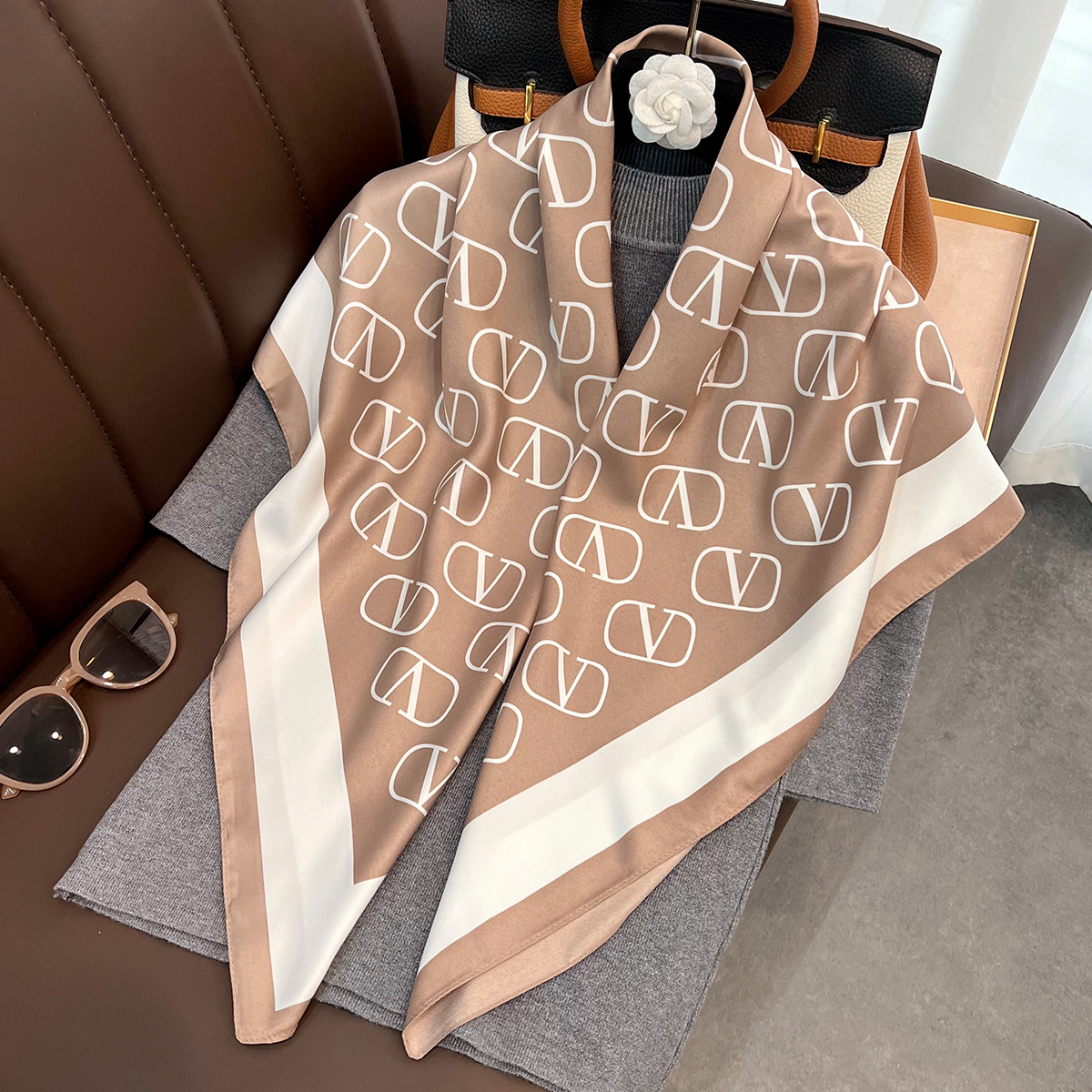 2025新款欧美V字母90中方巾女秋冬百搭洋气披肩丝巾衬衫围巾