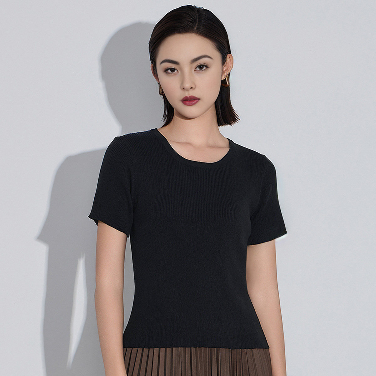 休闲风黑色短袖T恤女圆领纯色棉质百搭基础款上衣BWBKC033GZ,女装/女士精品,T恤,淘宝优惠券,粉丝福利购,淘宝优惠卷