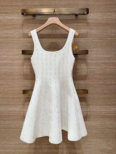 法国S家2026春夏款白色仿钻饰收腰A字型裙摆吊带连衣裙