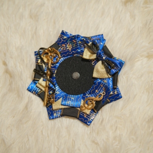 现货原创音符吧唧托白菜痛包装饰填充勋章徽章华丽5875es痛板谷美