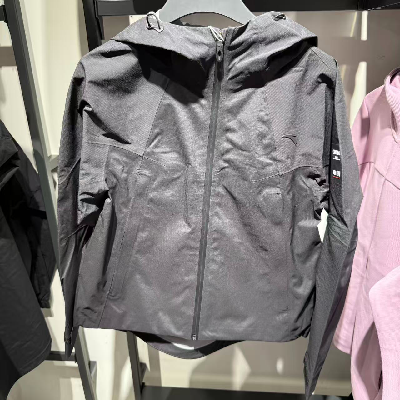 安踏风暴甲外套女2025秋季