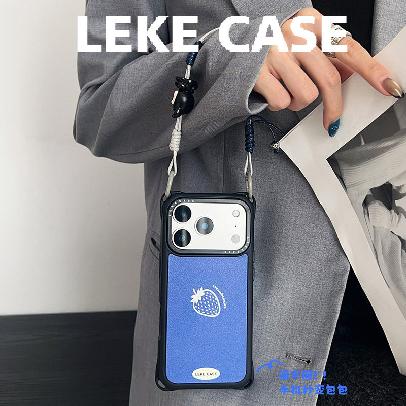 克莱因蓝草莓~适用苹果17手机壳带挂绳15手腕iphone16promax四角防摔13支架小米14手提12带子短款pura70秋冬