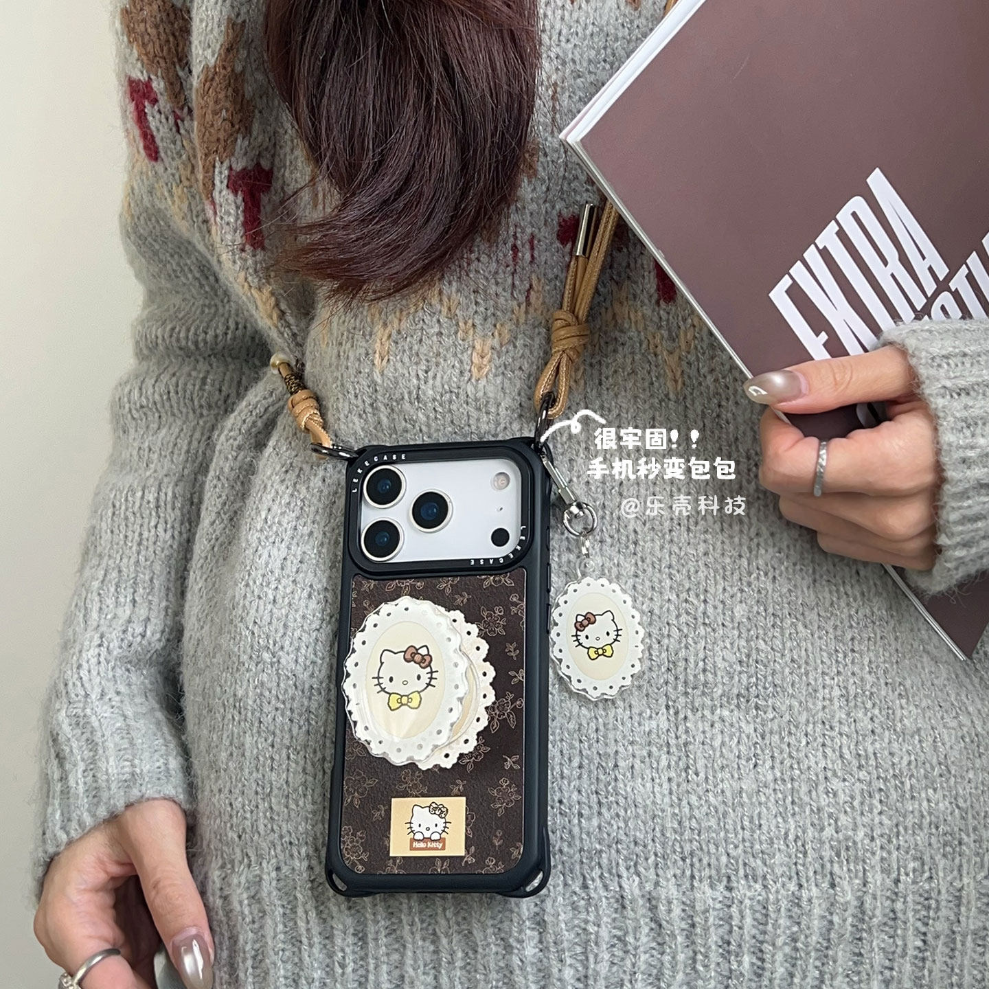 秋冬小香风猫咪~适用苹果16手机壳带挂绳15斜挎可背iphone17promax四角防摔小米13支架14挂件p80手腕12懒人