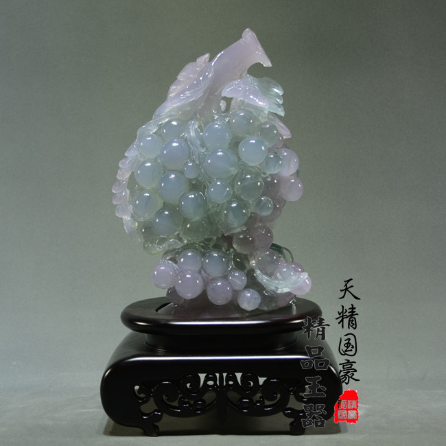 天精国豪天然岫玉葡萄摆件