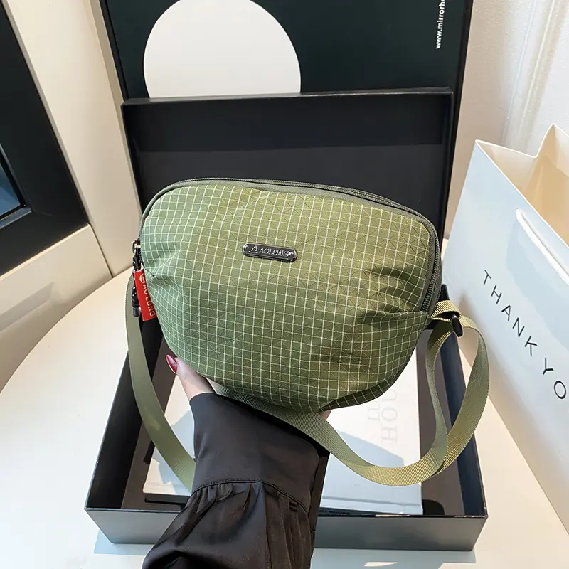 2025新款潮流格子斜挎包女款休闲运动贝壳包格纹便携单肩斜挎包