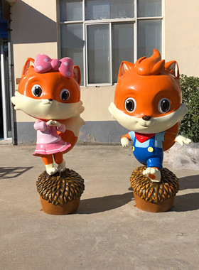 户外玻璃钢三只松鼠卡通雕塑摆件