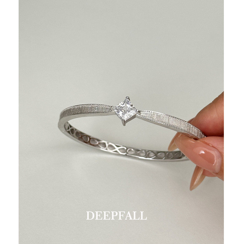 DEEPFALL【定制高级珠宝工艺】S925银镶钻公主方钻意大利拉丝手镯