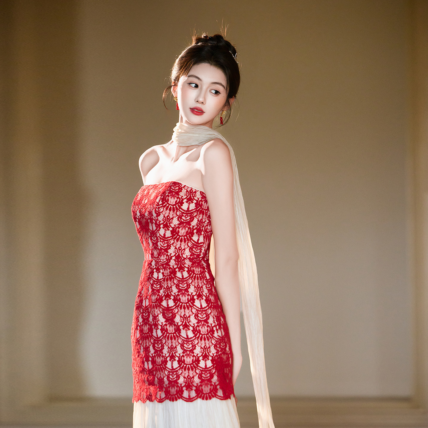 「绯栀」新中式红色蕾丝抹胸礼服新娘订婚领证连衣裙修身敬酒服女