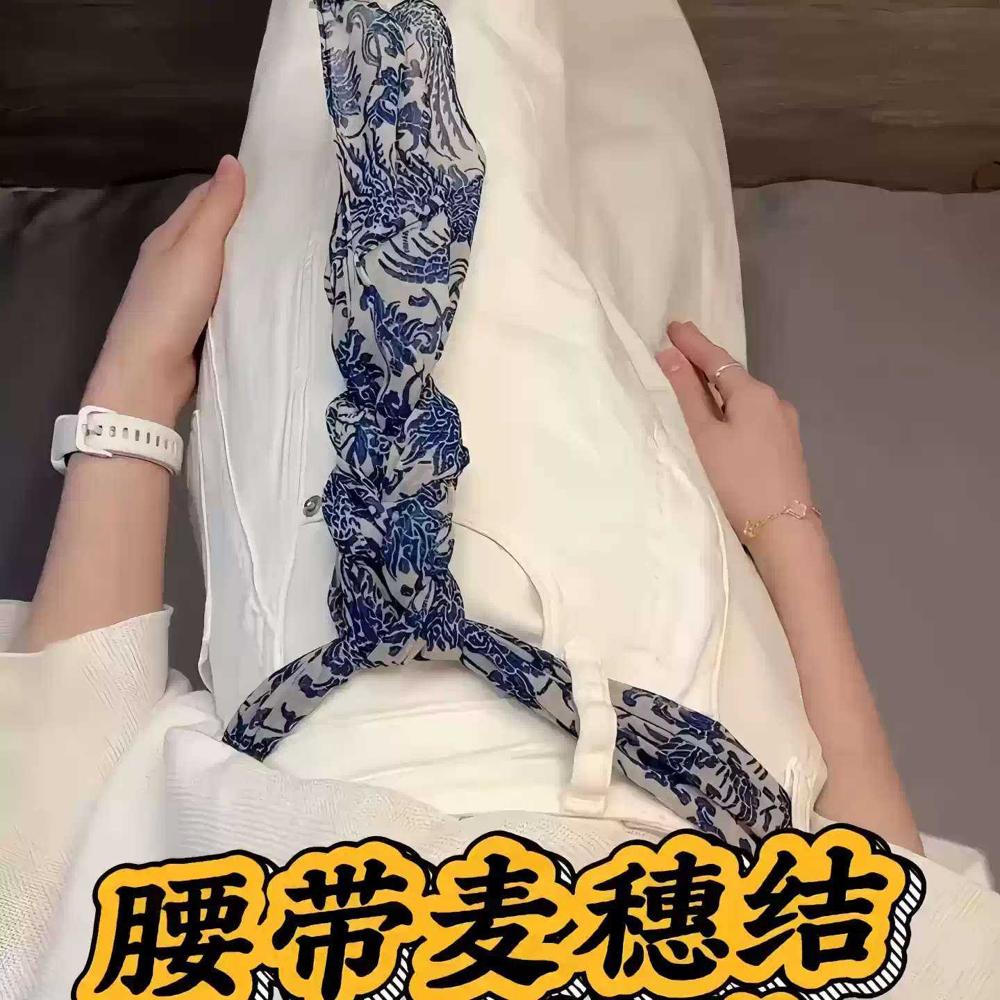 蓝色青花瓷长条丝巾女高级感薄款颈饰围巾夏季新印花防晒显白披肩