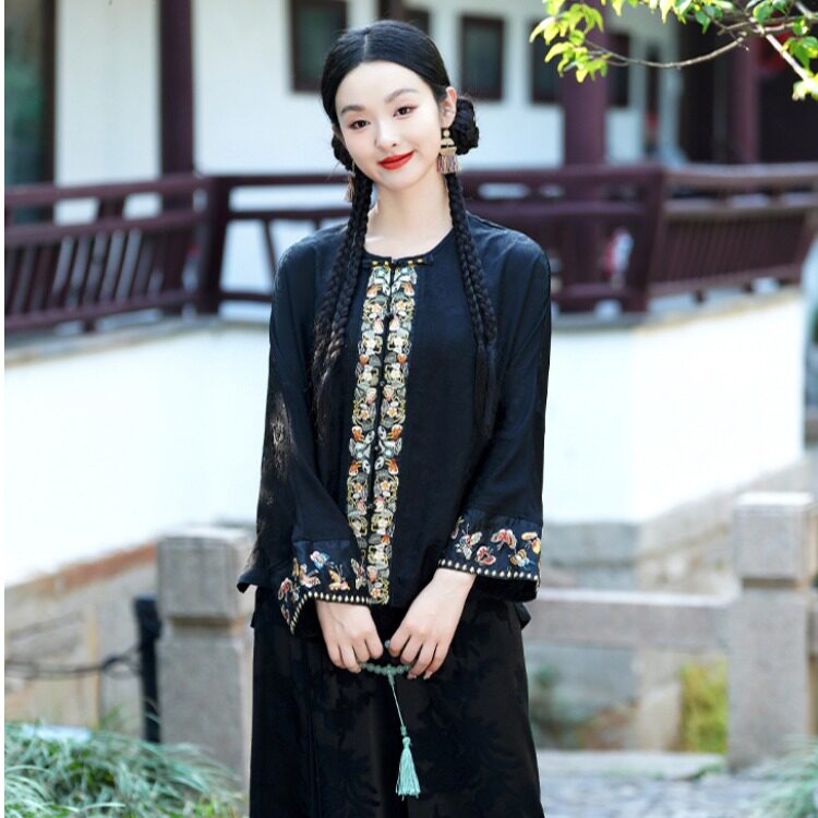 宽松新中式开衫长袖缎面女衬衫
