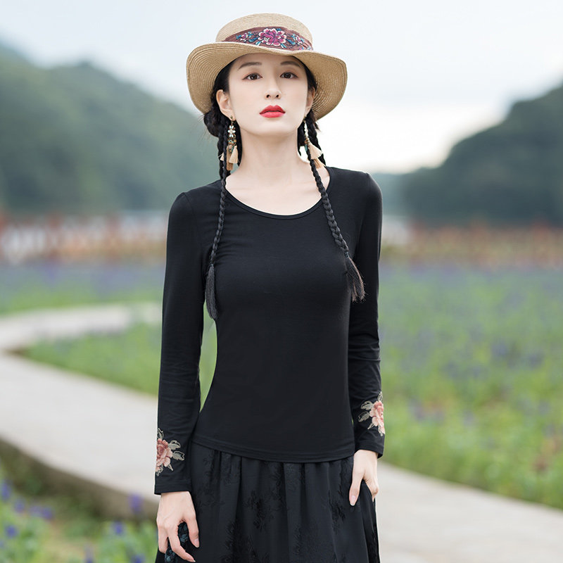 2025民族风春秋修身上衣 圆领简约刺绣长袖打底衫 复古个性女T恤