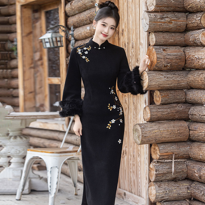 黑色绣花加绒加厚冬装国风中式长款长袖旗袍改良年轻款复古连衣裙
