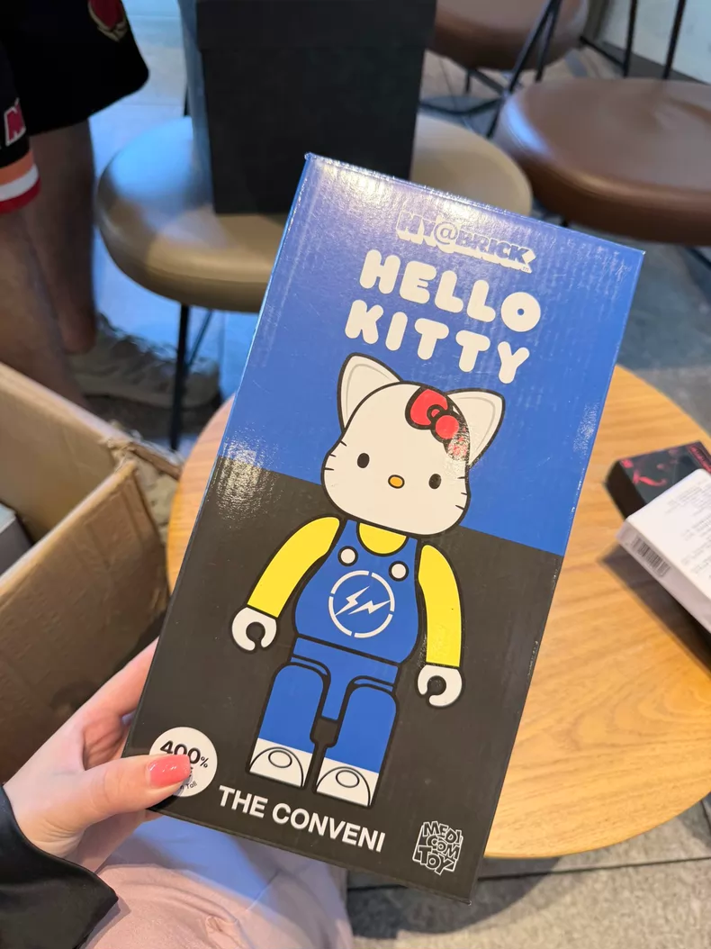 Medicom NY@BRICK 400% Hello Kitty The Conveni Blue Fragment Design Rare 3