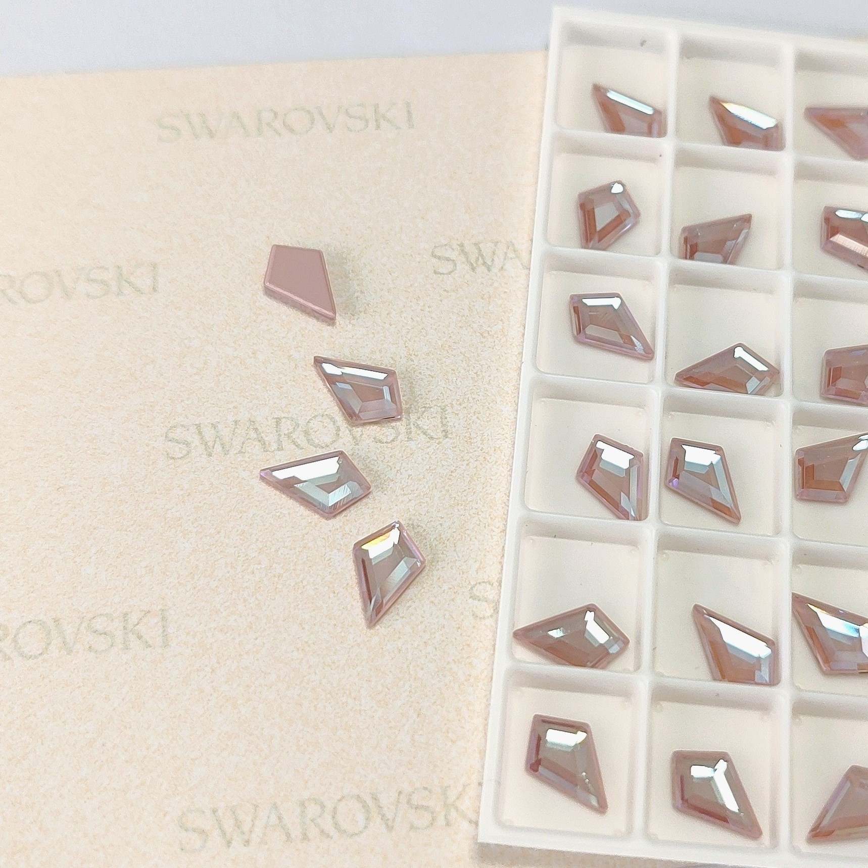 平底异形石 2771风筝 U底 8.6*5.6MM 001L149D典雅粉  美甲钻华子