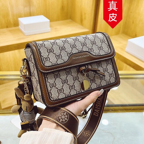 香港品牌真皮单肩斜挎包
