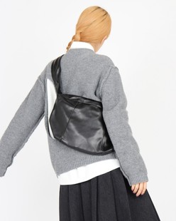 漫游癖|韩国买手店 Pleated shoulder 黑色通勤休闲斜挎包上课包
