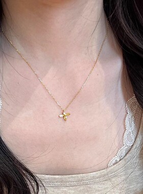 简约可爱金色小蜜蜂吊坠项链轻奢感小众设计百搭不掉色锁骨链