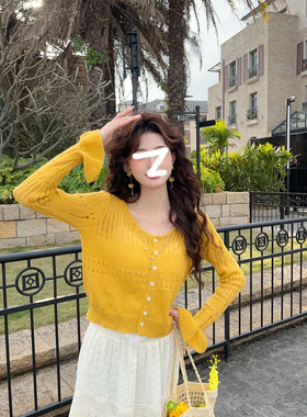温敏er复古港风黄色针织开衫女早春季修身显瘦慵懒风气质长袖上衣